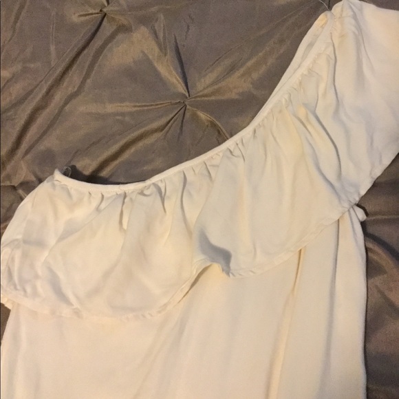 Off the shoulder flowy tunic - Picture 2 of 4